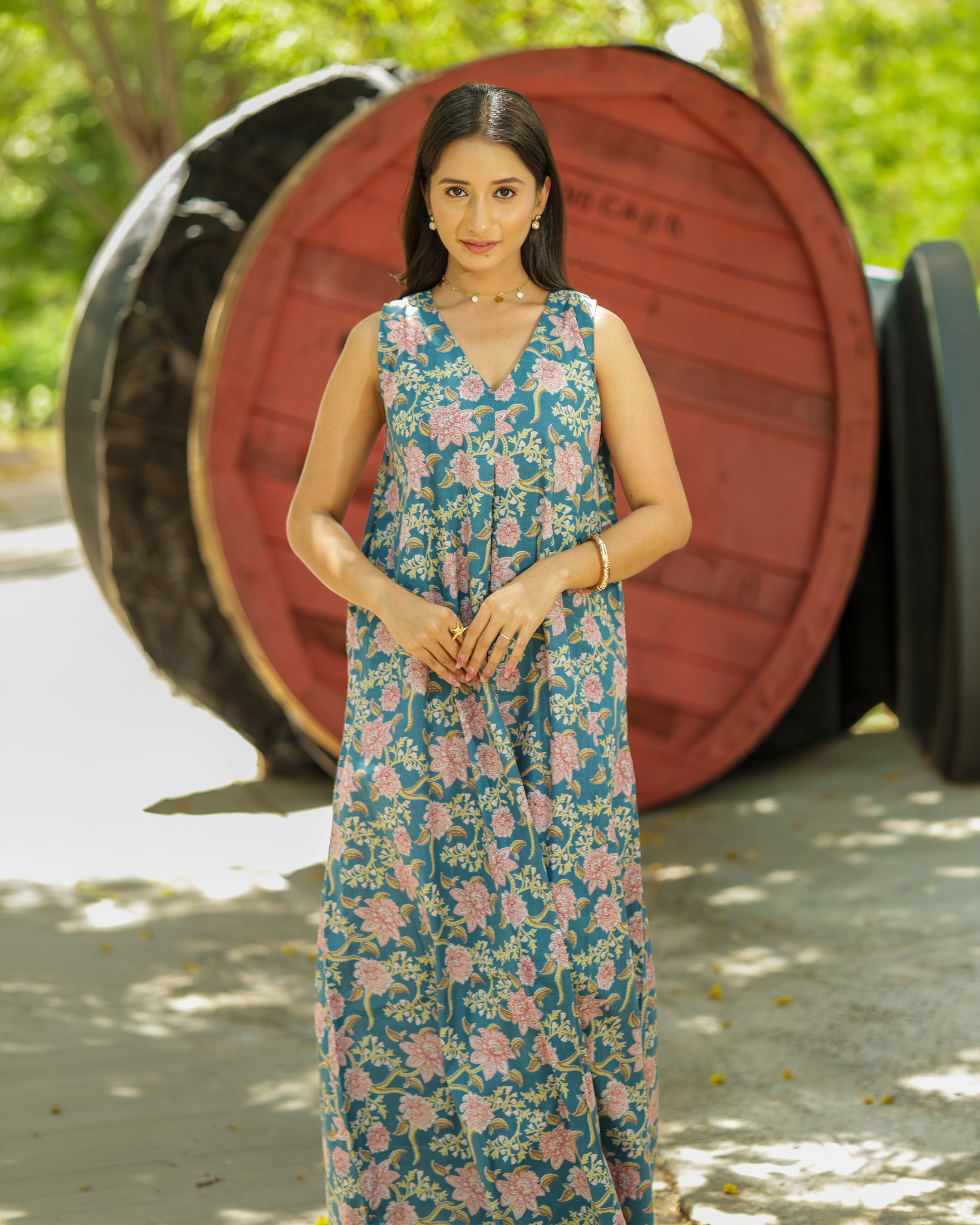 Elegant Floral Printed Sleeveless Maxi Dress thumbnail 2