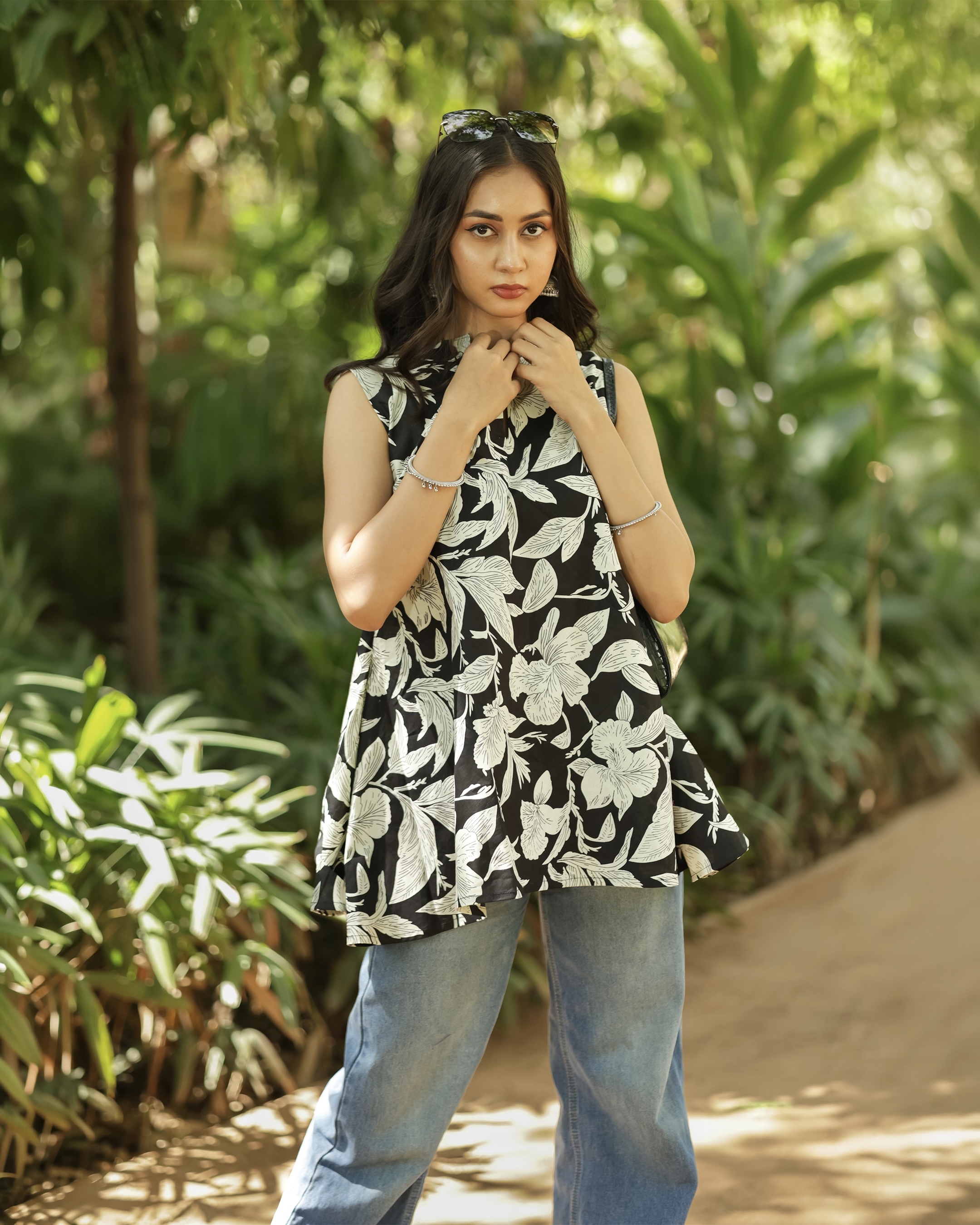 Black & White Floral Sleeveless A-Line Top thumbnail 4