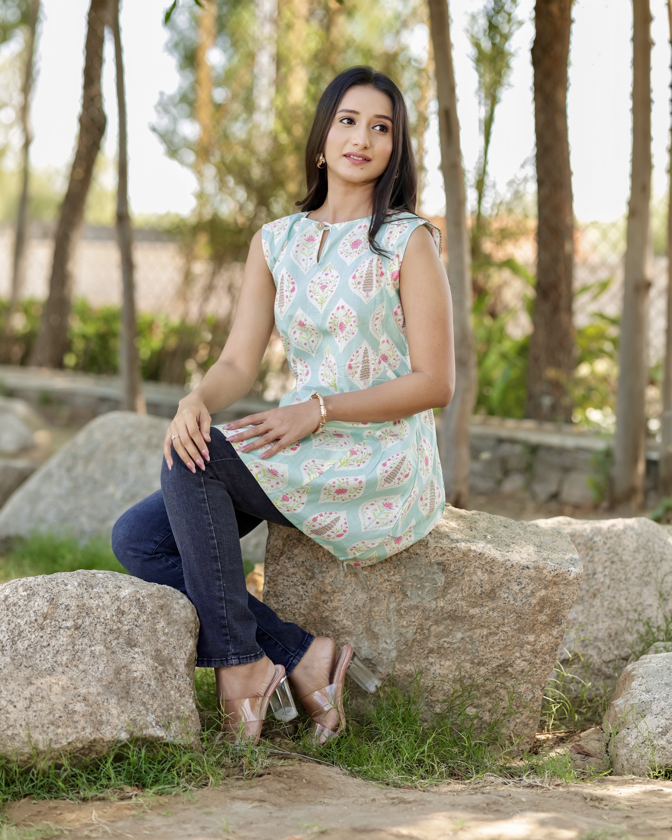 Mint Green Printed Sleeveless Kurti Top thumbnail 2