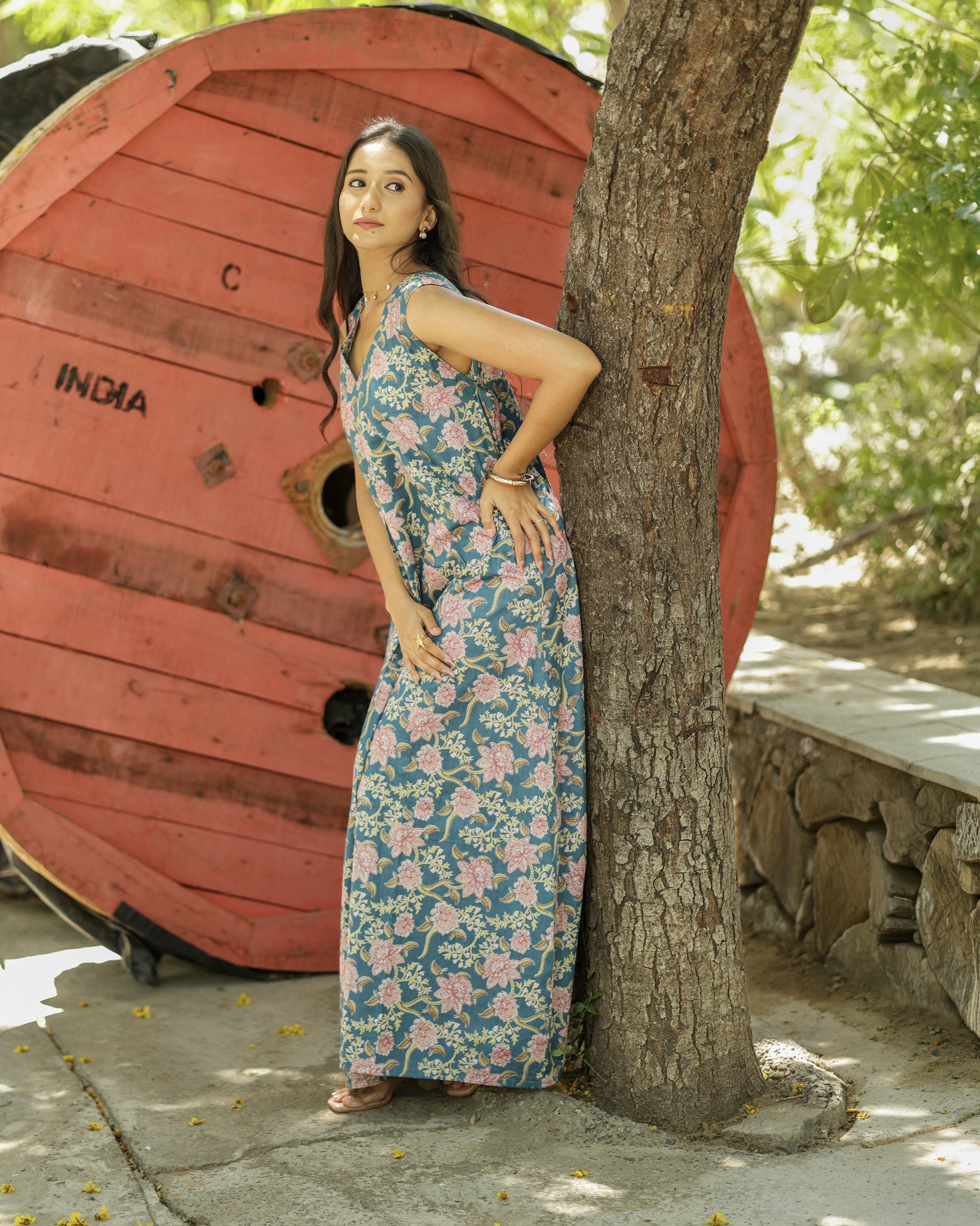 Elegant Floral Printed Sleeveless Maxi Dress thumbnail 4