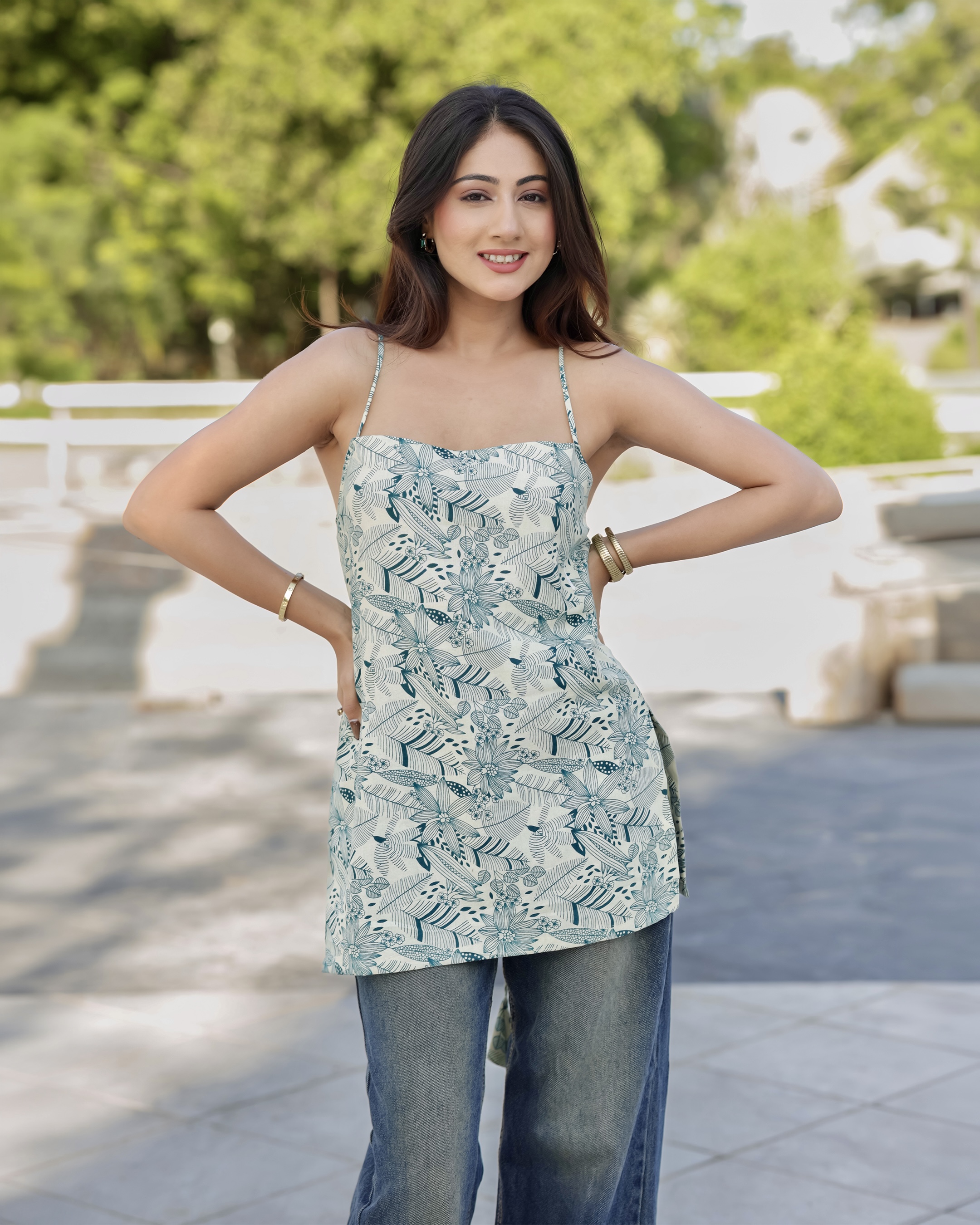 Floral Printed Lace-Back Sleeveless Top🤍